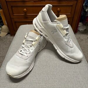 ON Running Cloudrift White | Frost Size 10.5